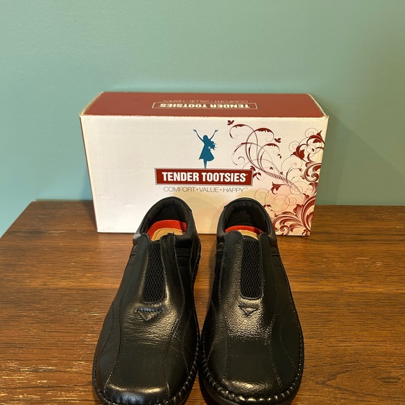 Tender Tootsies Shoes - 🔥🆕🔥 Tender Tootsies Dielle Black Leather Comfort Loafers - Size 9